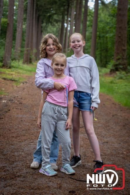 Na valse start toch een prachtige wandelavond, bijna 500 deelnemers genieten in de bossen van ’t Harde - &copy; NWVFoto.nl