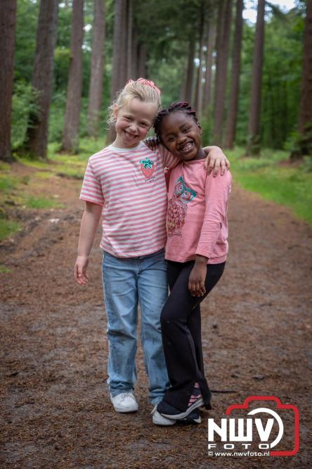 Na valse start toch een prachtige wandelavond, bijna 500 deelnemers genieten in de bossen van ’t Harde - &copy; NWVFoto.nl