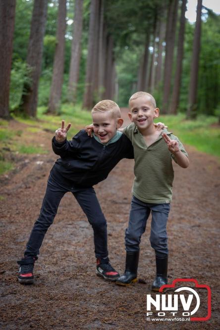 Na valse start toch een prachtige wandelavond, bijna 500 deelnemers genieten in de bossen van ’t Harde - &copy; NWVFoto.nl