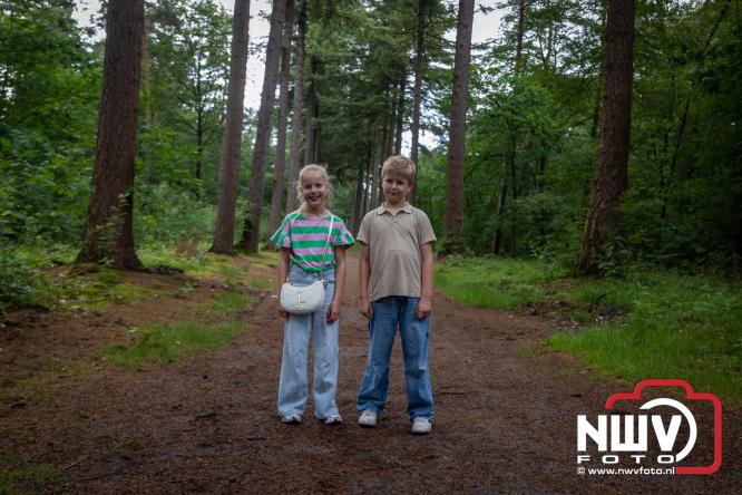 Na valse start toch een prachtige wandelavond, bijna 500 deelnemers genieten in de bossen van ’t Harde - &copy; NWVFoto.nl