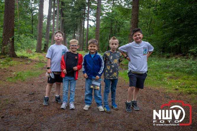 Na valse start toch een prachtige wandelavond, bijna 500 deelnemers genieten in de bossen van ’t Harde - &copy; NWVFoto.nl