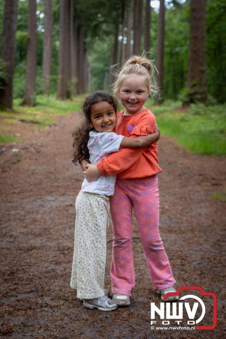 Na valse start toch een prachtige wandelavond, bijna 500 deelnemers genieten in de bossen van ’t Harde - &copy; NWVFoto.nl