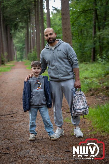 Na valse start toch een prachtige wandelavond, bijna 500 deelnemers genieten in de bossen van ’t Harde - &copy; NWVFoto.nl
