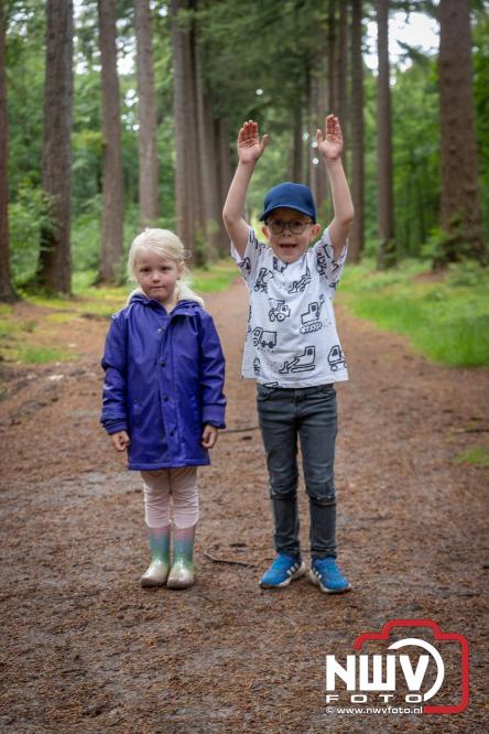 Na valse start toch een prachtige wandelavond, bijna 500 deelnemers genieten in de bossen van ’t Harde - &copy; NWVFoto.nl