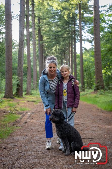 Na valse start toch een prachtige wandelavond, bijna 500 deelnemers genieten in de bossen van ’t Harde - &copy; NWVFoto.nl