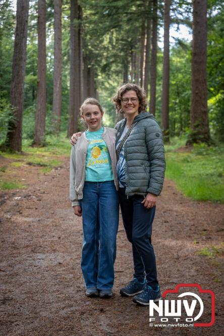 Na valse start toch een prachtige wandelavond, bijna 500 deelnemers genieten in de bossen van ’t Harde - &copy; NWVFoto.nl