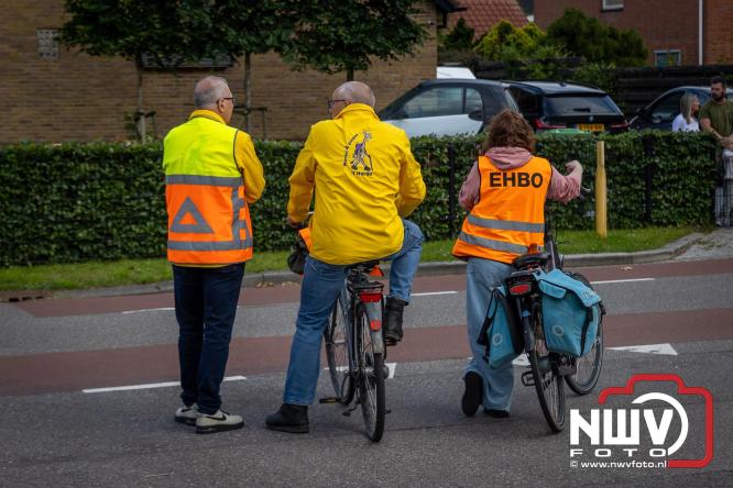 Feestelijke slotavond Avondvierdaagse ’t Harde met muziek, defilé en medailles - &copy; NWVFoto.nl