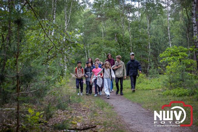 Feestelijke slotavond Avondvierdaagse ’t Harde met muziek, defilé en medailles - &copy; NWVFoto.nl