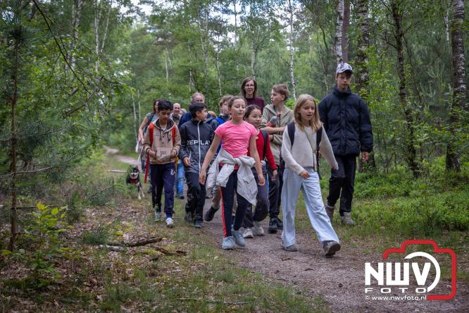 Feestelijke slotavond Avondvierdaagse ’t Harde met muziek, defilé en medailles - &copy; NWVFoto.nl
