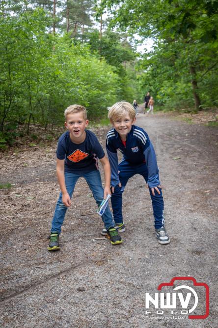 Feestelijke slotavond Avondvierdaagse ’t Harde met muziek, defilé en medailles - &copy; NWVFoto.nl