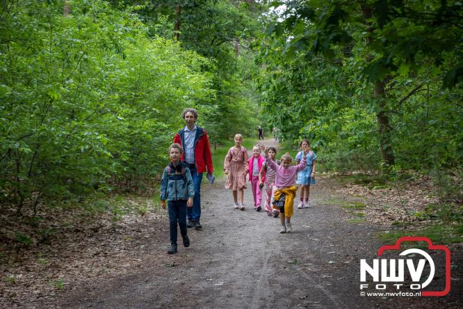 Feestelijke slotavond Avondvierdaagse ’t Harde met muziek, defilé en medailles - &copy; NWVFoto.nl
