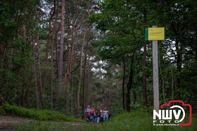 Feestelijke slotavond Avondvierdaagse ’t Harde met muziek, defilé en medailles - &copy; NWVFoto.nl