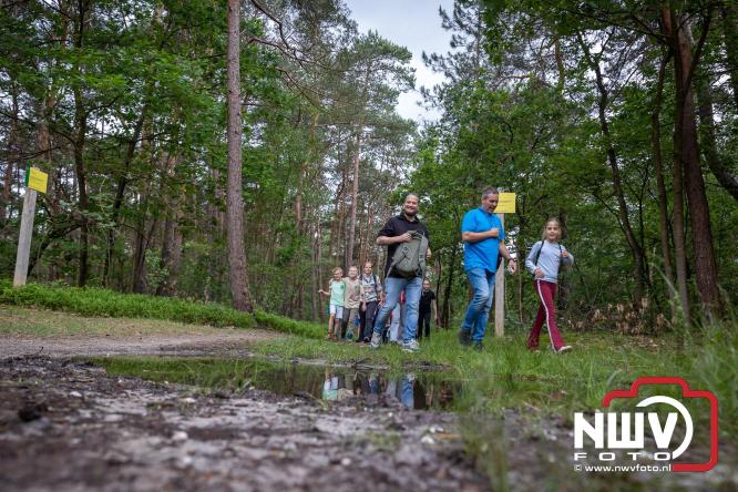 Feestelijke slotavond Avondvierdaagse ’t Harde met muziek, defilé en medailles - &copy; NWVFoto.nl