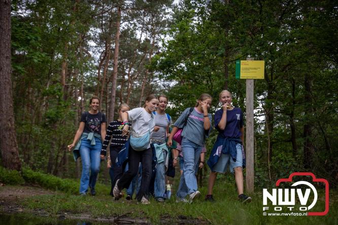 Feestelijke slotavond Avondvierdaagse ’t Harde met muziek, defilé en medailles - &copy; NWVFoto.nl