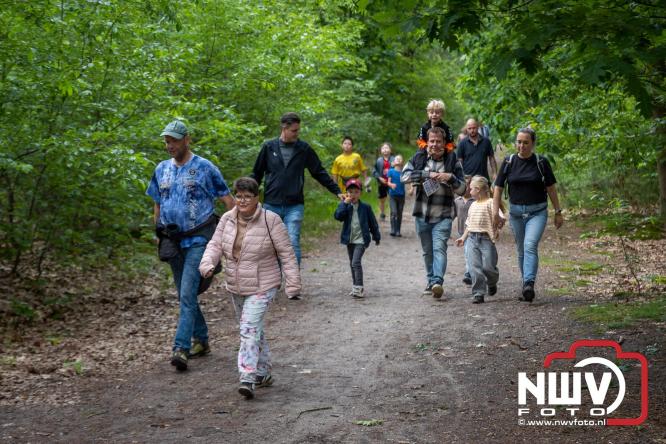 Feestelijke slotavond Avondvierdaagse ’t Harde met muziek, defilé en medailles - &copy; NWVFoto.nl
