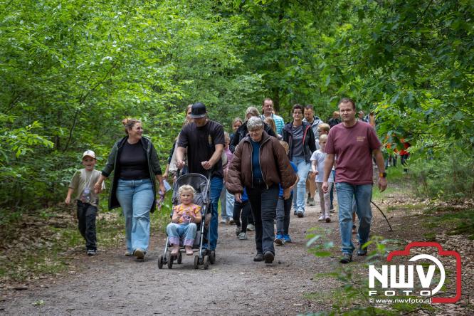 Feestelijke slotavond Avondvierdaagse ’t Harde met muziek, defilé en medailles - &copy; NWVFoto.nl