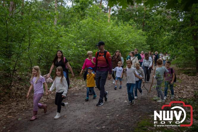 Feestelijke slotavond Avondvierdaagse ’t Harde met muziek, defilé en medailles - &copy; NWVFoto.nl