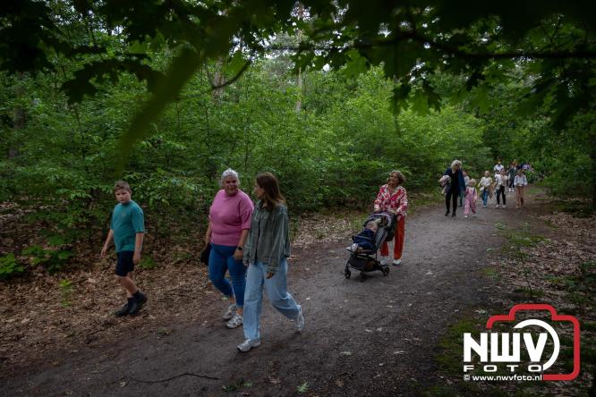 Feestelijke slotavond Avondvierdaagse ’t Harde met muziek, defilé en medailles - &copy; NWVFoto.nl