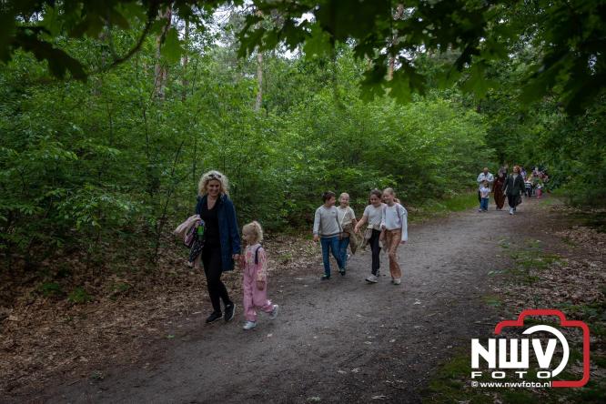 Feestelijke slotavond Avondvierdaagse ’t Harde met muziek, defilé en medailles - &copy; NWVFoto.nl