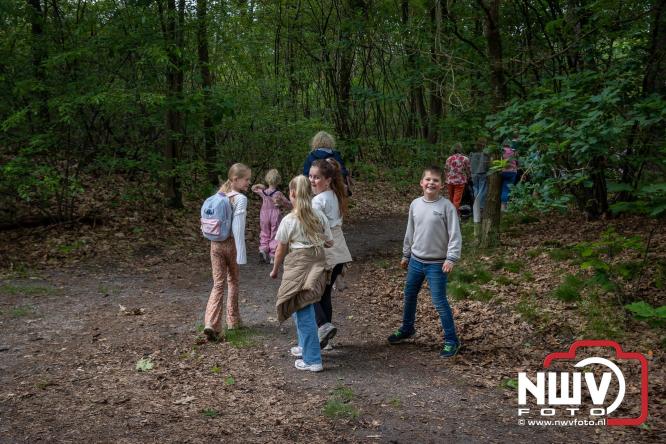 Feestelijke slotavond Avondvierdaagse ’t Harde met muziek, defilé en medailles - &copy; NWVFoto.nl
