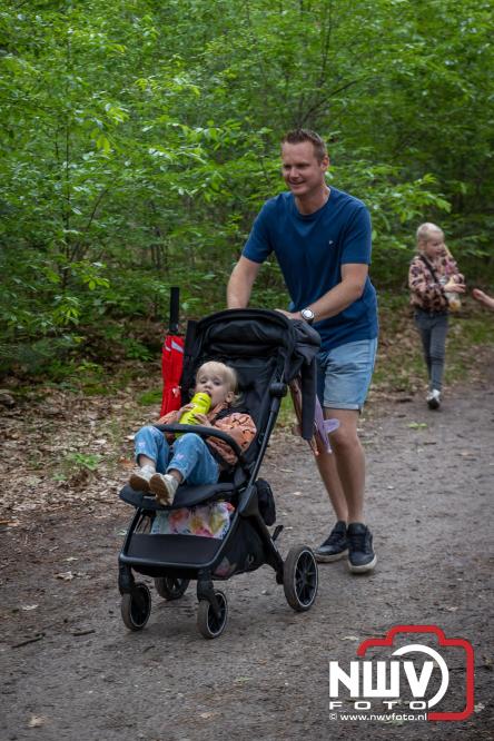 Feestelijke slotavond Avondvierdaagse ’t Harde met muziek, defilé en medailles - &copy; NWVFoto.nl