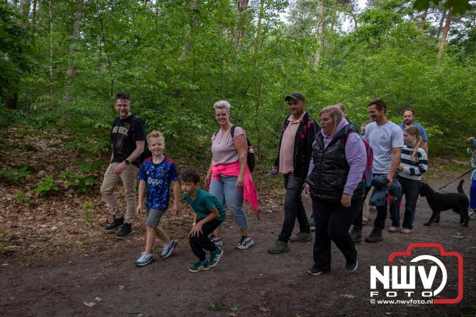 Feestelijke slotavond Avondvierdaagse ’t Harde met muziek, defilé en medailles - &copy; NWVFoto.nl