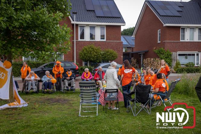 Feestelijke slotavond Avondvierdaagse ’t Harde met muziek, defilé en medailles - &copy; NWVFoto.nl