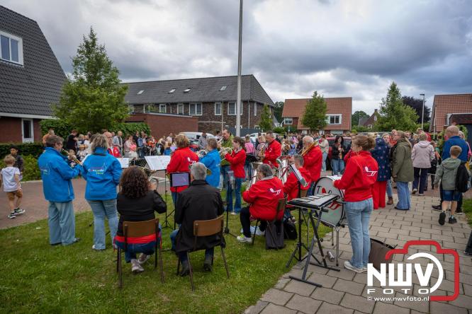 Feestelijke slotavond Avondvierdaagse ’t Harde met muziek, defilé en medailles - &copy; NWVFoto.nl