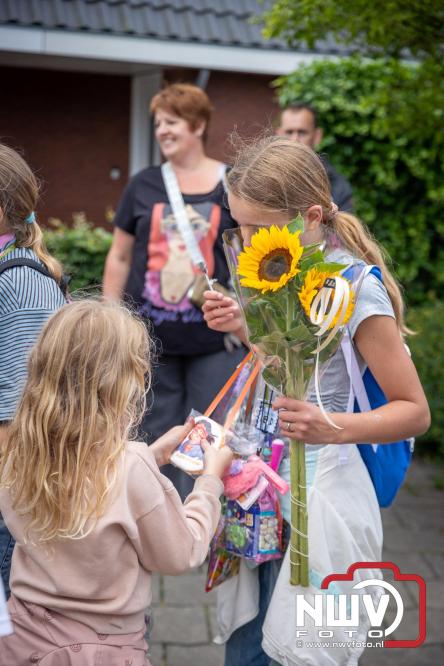 Feestelijke slotavond Avondvierdaagse ’t Harde met muziek, defilé en medailles - &copy; NWVFoto.nl