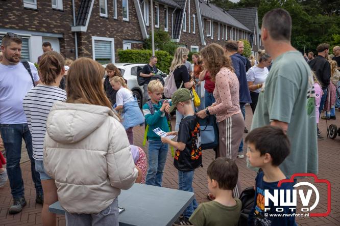 Feestelijke slotavond Avondvierdaagse ’t Harde met muziek, defilé en medailles - &copy; NWVFoto.nl