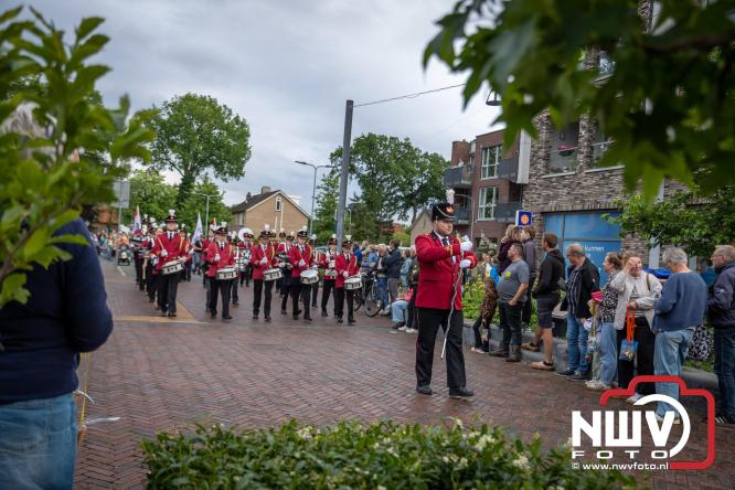 Feestelijke slotavond Avondvierdaagse ’t Harde met muziek, defilé en medailles - &copy; NWVFoto.nl