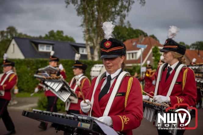 Feestelijke slotavond Avondvierdaagse ’t Harde met muziek, defilé en medailles - &copy; NWVFoto.nl