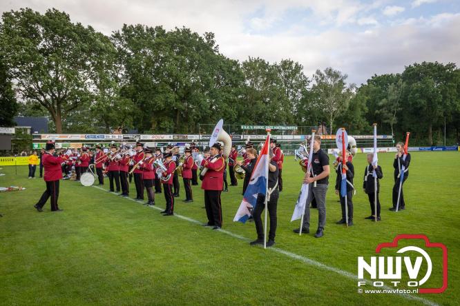 Feestelijke slotavond Avondvierdaagse ’t Harde met muziek, defilé en medailles - &copy; NWVFoto.nl