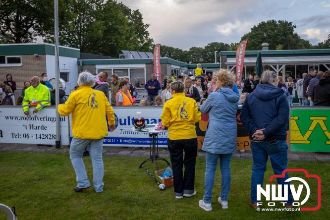 Feestelijke slotavond Avondvierdaagse ’t Harde met muziek, defilé en medailles - &copy; NWVFoto.nl