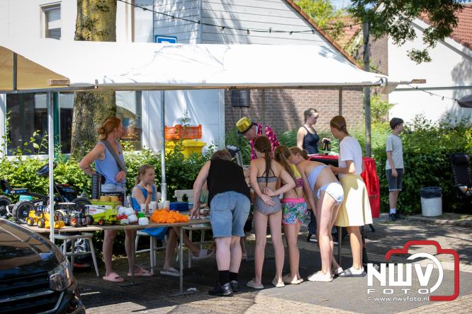 Rookpluimen, paling en zomerse gezelligheid kleuren Noordeinde tijdens rookwedstrijd 2026. - &copy; NWVFoto.nl