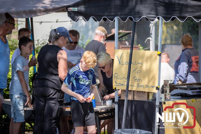 Rookpluimen, paling en zomerse gezelligheid kleuren Noordeinde tijdens rookwedstrijd 2026. - &copy; NWVFoto.nl