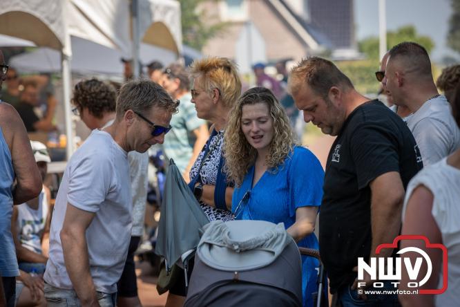 Rookpluimen, paling en zomerse gezelligheid kleuren Noordeinde tijdens rookwedstrijd 2026. - &copy; NWVFoto.nl