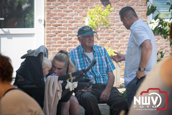 Rookpluimen, paling en zomerse gezelligheid kleuren Noordeinde tijdens rookwedstrijd 2026. - &copy; NWVFoto.nl