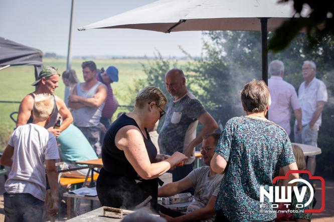 Rookpluimen, paling en zomerse gezelligheid kleuren Noordeinde tijdens rookwedstrijd 2026. - &copy; NWVFoto.nl