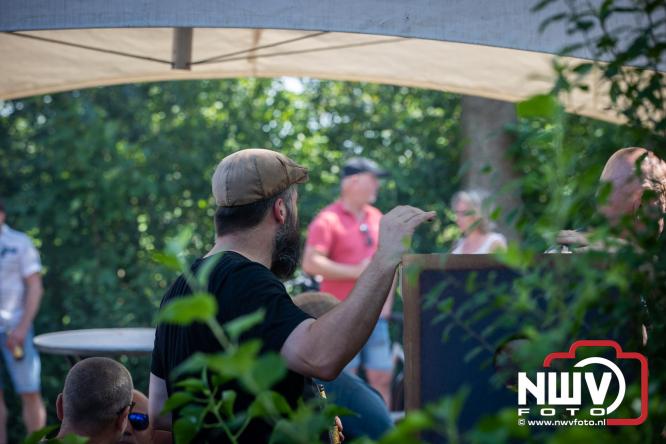 Rookpluimen, paling en zomerse gezelligheid kleuren Noordeinde tijdens rookwedstrijd 2026. - &copy; NWVFoto.nl