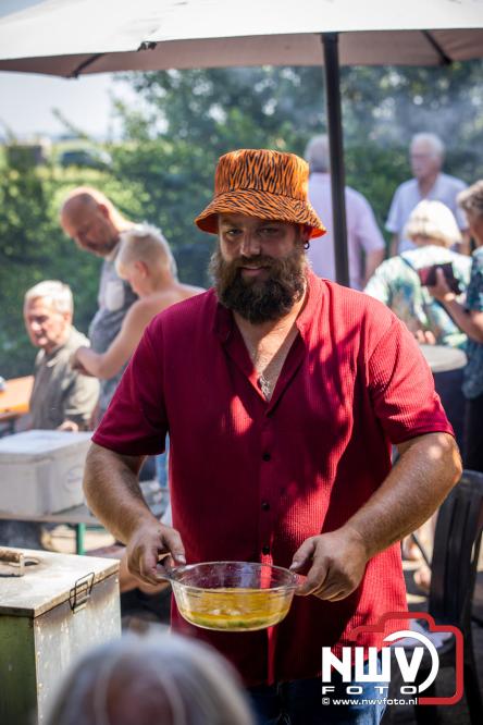 Rookpluimen, paling en zomerse gezelligheid kleuren Noordeinde tijdens rookwedstrijd 2026. - &copy; NWVFoto.nl