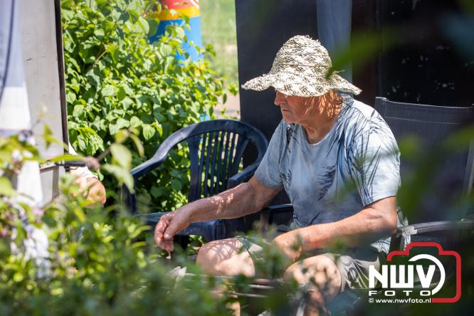 Rookpluimen, paling en zomerse gezelligheid kleuren Noordeinde tijdens rookwedstrijd 2026. - &copy; NWVFoto.nl