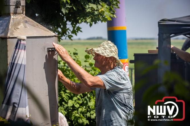 Rookpluimen, paling en zomerse gezelligheid kleuren Noordeinde tijdens rookwedstrijd 2026. - &copy; NWVFoto.nl