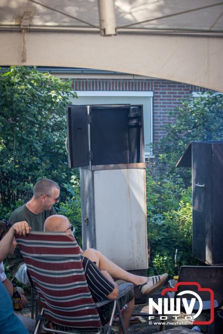 Rookpluimen, paling en zomerse gezelligheid kleuren Noordeinde tijdens rookwedstrijd 2026. - &copy; NWVFoto.nl