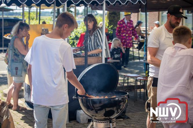Rookpluimen, paling en zomerse gezelligheid kleuren Noordeinde tijdens rookwedstrijd 2026. - &copy; NWVFoto.nl