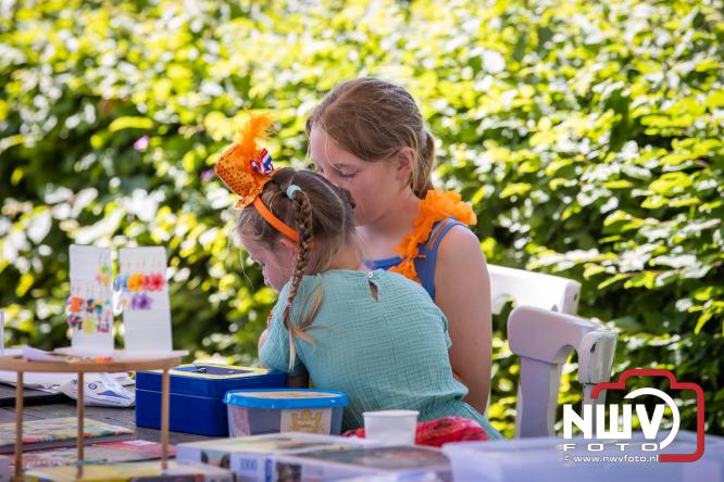 Rookpluimen, paling en zomerse gezelligheid kleuren Noordeinde tijdens rookwedstrijd 2026. - &copy; NWVFoto.nl