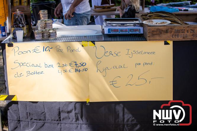 Rookpluimen, paling en zomerse gezelligheid kleuren Noordeinde tijdens rookwedstrijd 2026. - &copy; NWVFoto.nl