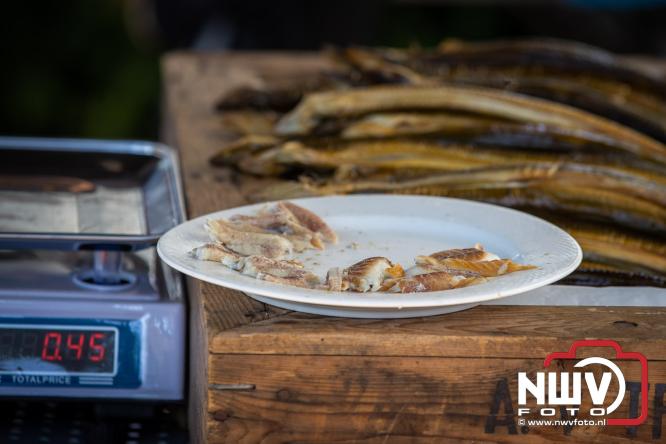 Rookpluimen, paling en zomerse gezelligheid kleuren Noordeinde tijdens rookwedstrijd 2026. - &copy; NWVFoto.nl