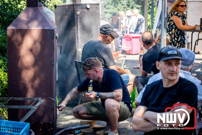 Rookpluimen, paling en zomerse gezelligheid kleuren Noordeinde tijdens rookwedstrijd 2026. - &copy; NWVFoto.nl