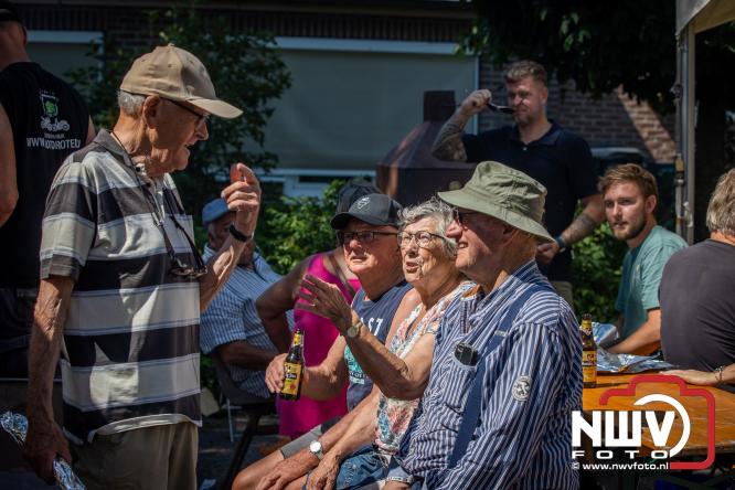 Rookpluimen, paling en zomerse gezelligheid kleuren Noordeinde tijdens rookwedstrijd 2026. - &copy; NWVFoto.nl